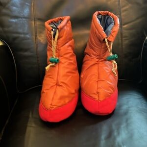 Snow Lion down camp booties XS (like 6-6.5 women)